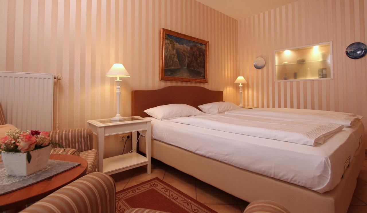 Ferienwohnung Antonia คูล็องสบอร์น ภายนอก รูปภาพ